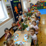 Dzieci za pomocą zmysłów poznawały smak i zapach warzyw i owoców