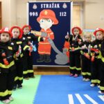 Przedstawianie zawodu strażaka przez dzieci