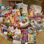 Dary przyniesione przez przedszkolaków na akcję charytatywną