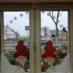 Dekoracje świąteczne na oknach przedszkola (2)