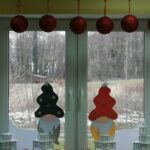 Dekoracje świąteczne na oknach przedszkola (5)