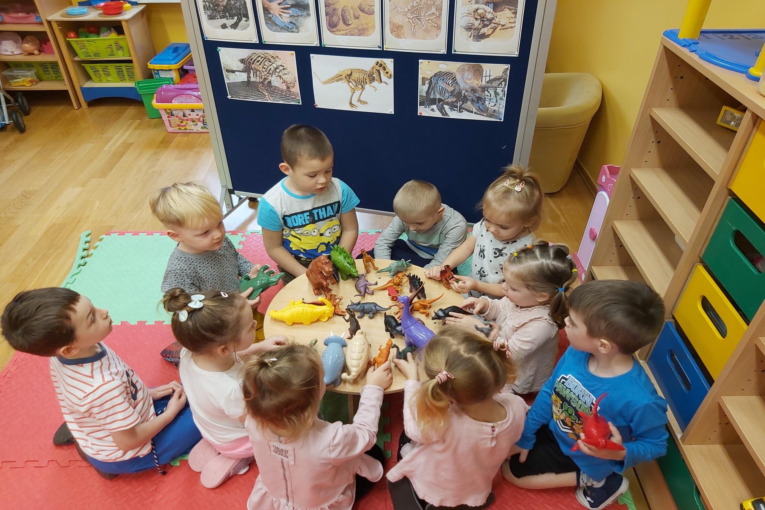 zabawy dinozaurami