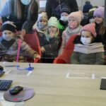 Dzieci z grupy Biedronek w banku