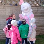 Zajaczek z dziećmi