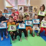 Przedszkolaki z Hałabałą poznają ptaka szpaka (Copy)