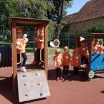 Zabawy na placu przedszkolnym (4)