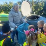 Dzieci segregują śmieci (3)