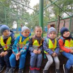 Dzieci z oddziału Biedronek podczas zwiedzania mini Zoo w Lubinie (2) (Copy)