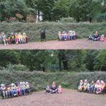 Nauczycielka czyta dzieciom w parku