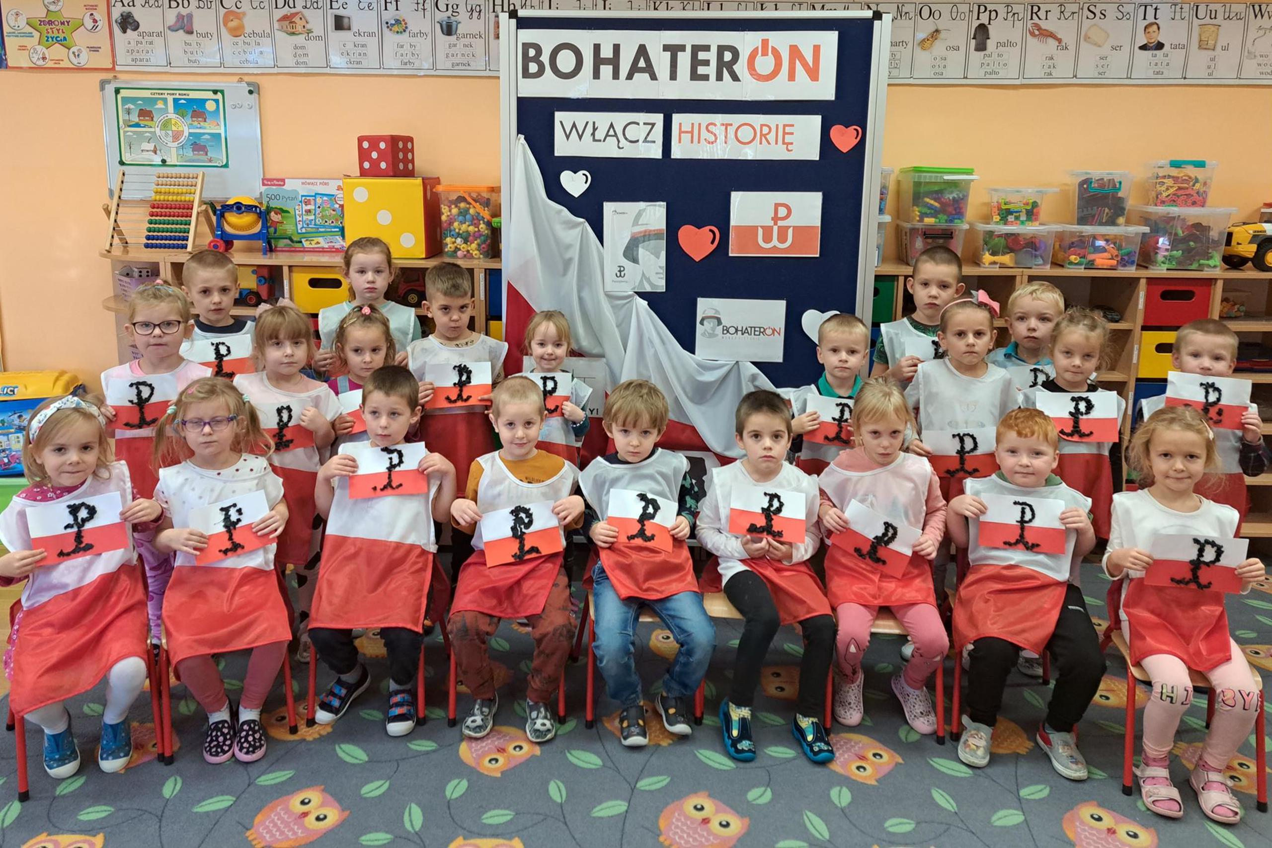 Biedronki z symbolem Polski walczącej