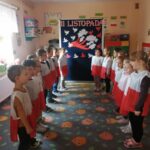 Stokrotki śpiewają Hymn Polski