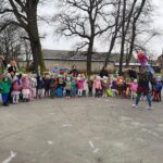Przedszkolaki z Grębocic przeganiają Zimową Pannę i witają Panią Wiosnę