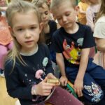 Dzieci z oddziału przedszkolnego Pszczółki i Motylki poznają zawód- Hutnik