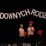 Dzieci z oddziału Biedronek i Motylków podczas występu dla mamy i taty