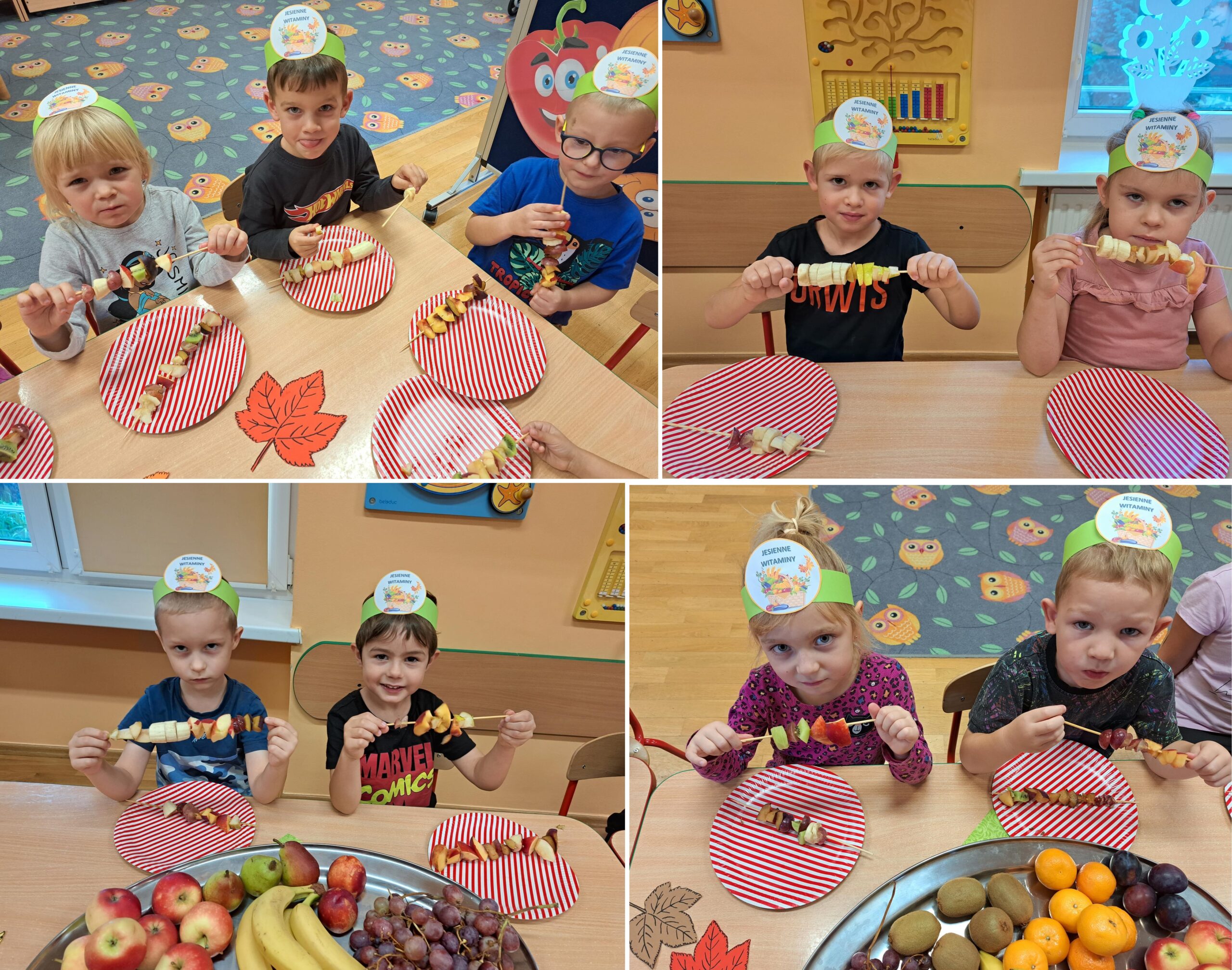 Dzieci jedzą szaszłyki owocowe