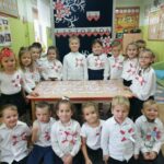Dzieci z grupy Tulipanki układały puzzle