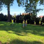 Dzieci sprzątają park w Grębocicach