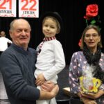 Chłopiec z babcią i dziadkiem