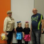 Dziewczynki z dziadkami