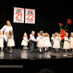 Taniec dzieci z oddziału żuczków