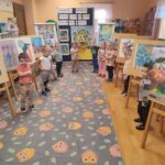 Żuczki poznają różne techniki dzieł sztuki