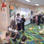 dzieci mówią po angielsku