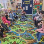 Pani gra na skrzypcach