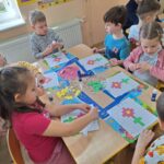 dzieci kodują obrazek