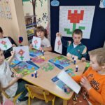 dzieci kodują obrazek