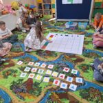 dzieci kodują obrazek