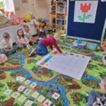 dzieci kodują obrazek