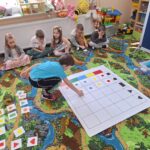 dzieci kodują obrazek