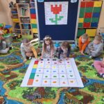 dzieci kodują obrazek