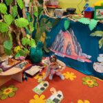 Dzieci dobierały dinozaury do figur geometrycznych