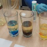 Dzieci oglądają przebieg