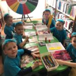 Dzieci podczas pracy plastycznej