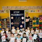 Dzieci prezentują swoje prace