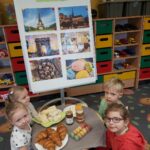 Dzieci z przysmakami francuskimi