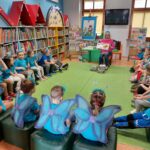 Grupa Motylki w kostiumach motylków