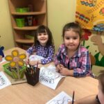 Dzieci malują obrazki