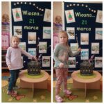 Mróweczki układają gałązki wierzby