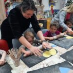 Pani Asia pomaga walkować