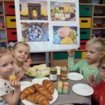 Przedszkolaki degustują przysmaki francuskie