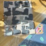 Wykonane zajączki z gliny