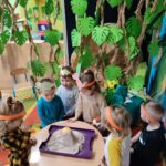 Z wulkanu wydobywa się lawa