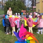 Zabawy-chusta-animacyjna-klanza-dzieci-z-oddzialu-Biedronek