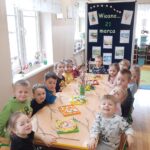 Zdjęcie grupowe podczas tworzenia maików