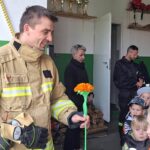 Dzieci z wizytą u strazaków