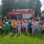 zdjęcie grupowe ze strażakami