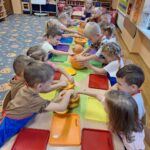 Zabawy sensoryczne z dyniami